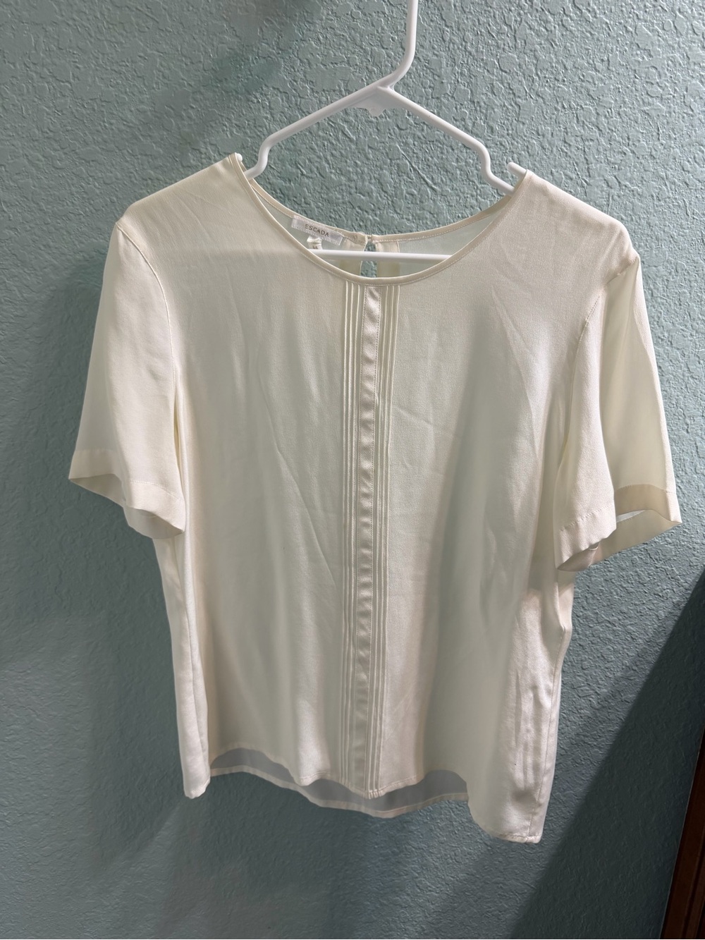 Escada Cream Short-Sleeve Blouse with Center Stitch Detail